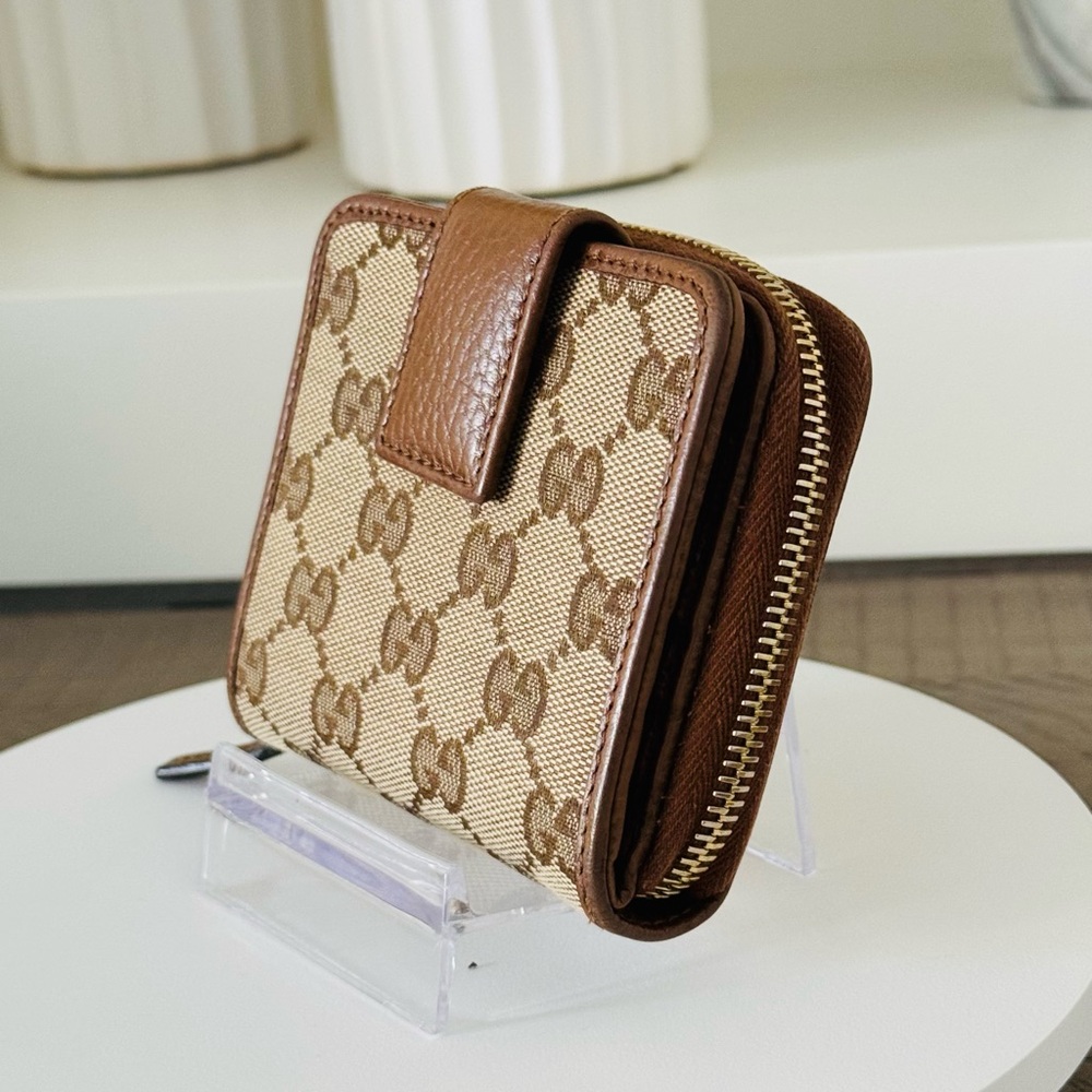 Gucci GG Canvas Compact Wallet - Picture 5 of 12